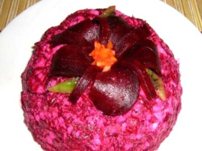 Сладкий свекольный салат с творогом